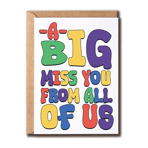 GoGi93Art Karte mit Aufschrift "A Big Miss You From All Of Us" – Thinking Of You – Süßer Gruß – Ermutigung – Geschenk für Familie – Freunde – Bestie GoGi93Art Karte mit Aufschrift "A Big Miss You From All Of Us" – Thinking Of You – Süßer Gruß – Ermutigung – Geschenk für Familie – Freunde – Bestie von GoGi93Art