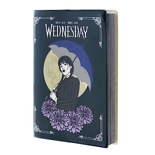 Grupo Erik Schulplaner Schüler Wednesday Addams Kalender Buchkalender - Hausaufgabenheft 2023/2024 - Schülerkalender Ringbuch A6 Taschenkalender Klein Netlix Wednesday Serie von Grupo Erik