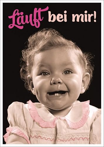 Lustige Postkarte mit Vintage-Baby und Spruch 'Läuft bei mir!', Humorvolle Postkarte für Freunde & Familie, Witzige Geschenkidee, Retro-Design, Ironische Botschaft von Gutsch Verlag