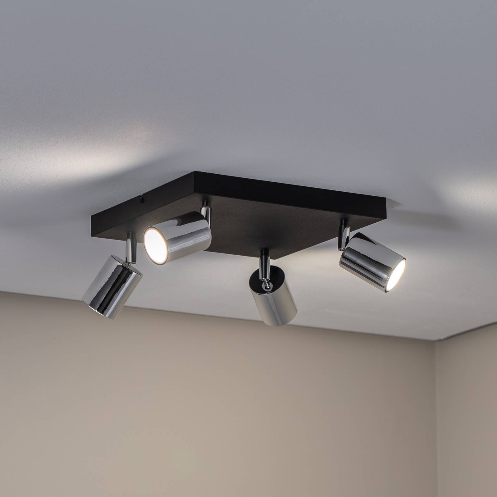 Deckenlampe Tune II, schwarz/chrom, Metall, 4-flg., Quadrat Deckenlampe Tune II, schwarz/chrom, Metall, 4-flg., Quadrat von HELam