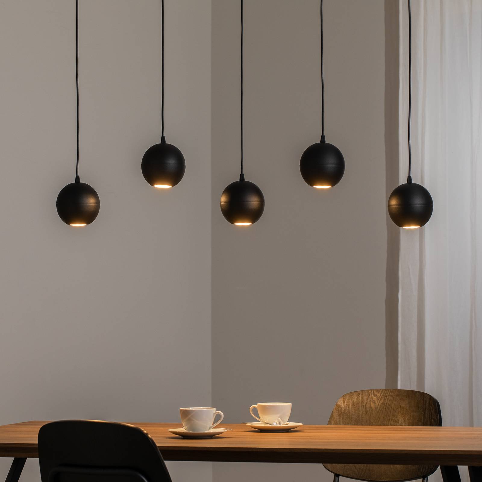 Pendelleuchte Midnight ganz in Schwarz 5-flammig Pendelleuchte Midnight ganz in Schwarz 5-flammig von HELam
