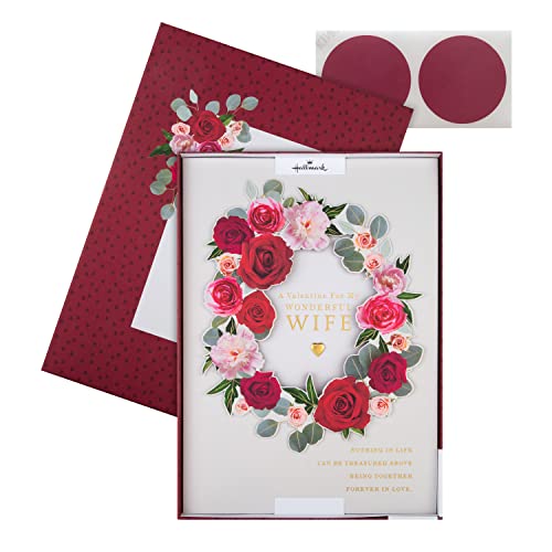 Hallmark Luxuriöse Valentinstagskarte für die Frau – traditionelles Blumenkranz-Design mit Geschenkbox von Hallmark