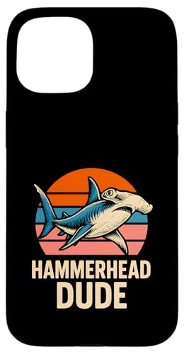 Hammerhead Dude Ocean Shark Vintage-Sonnenuntergang Hülle für iPhone 15 Hammerhead Dude Ocean Shark Vintage-Sonnenuntergang Hülle für iPhone 15 von Hammerhead Harmony - Surf's Up Shark Apparel