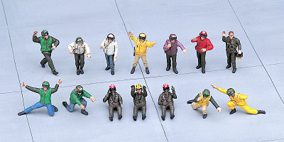 U.S. Navy Pilot Deck Crew A U.S. Navy Pilot Deck Crew A von Hasegawa