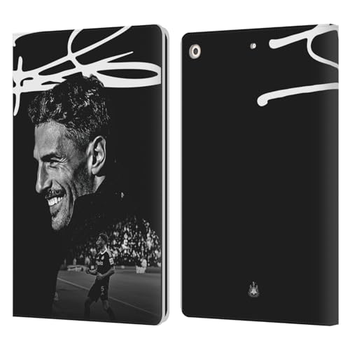 Head Case Designs Offizielle Newcastle United Football Club Fabian Schär 2024/25 Erstes Team Leder Brieftaschen Handyhülle kompatibel mit Apple iPad 10.2 2019/2020/2021 Head Case Designs Offizielle Newcastle United Football Club Fabian Schär 2024/25 Erstes Team Leder Brieftaschen Handyhülle kompatibel mit Apple iPad 10.2 2019/2020/2021 von Head Case Designs