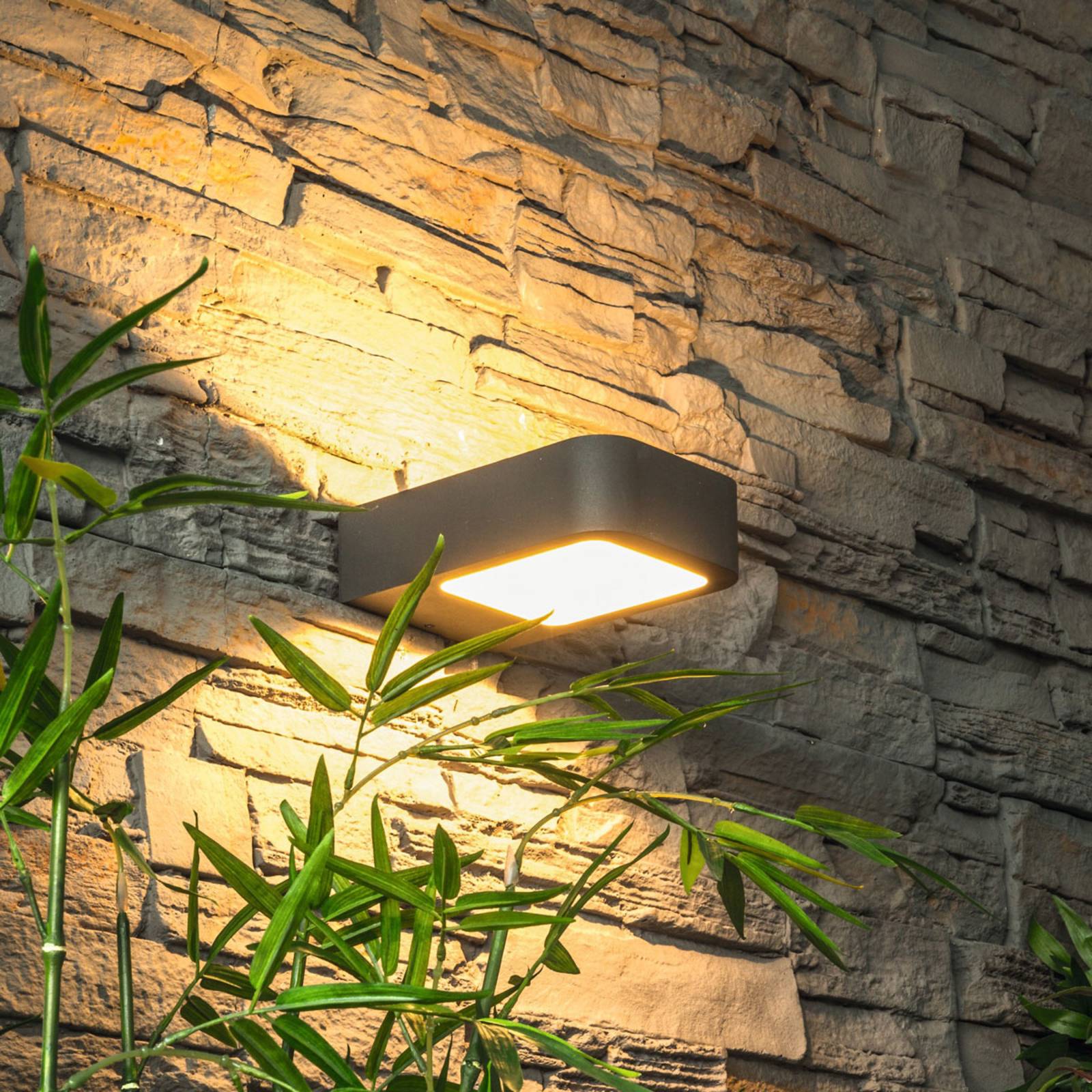 Moderne LED-Wandleuchte Juna für außen von Heitronic