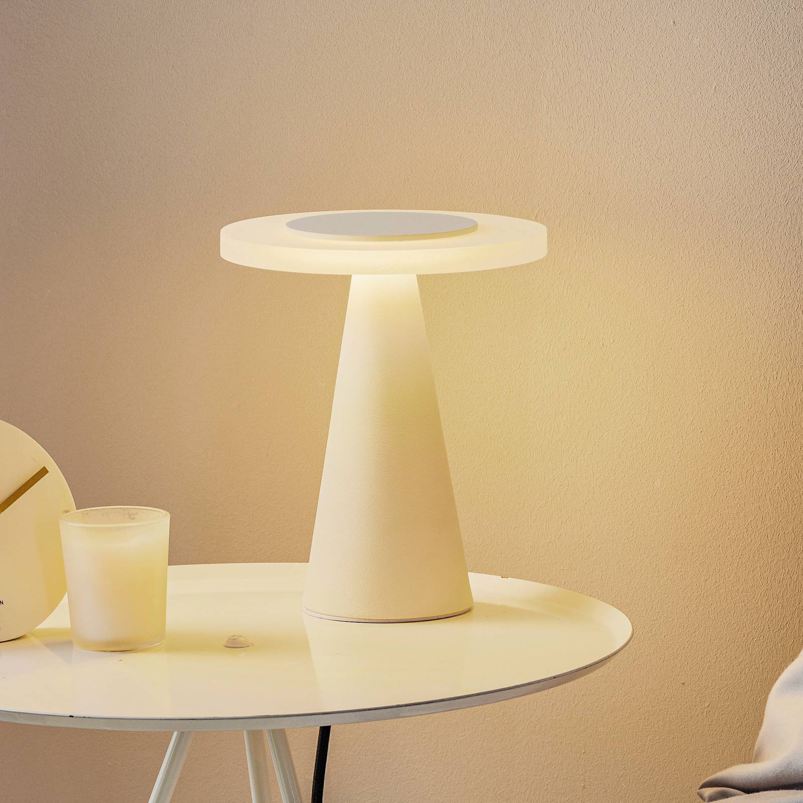 Helestra Bax Tischleuchte mit Touchdimmer, weiß Helestra Bax Tischleuchte mit Touchdimmer, weiß von Helestra