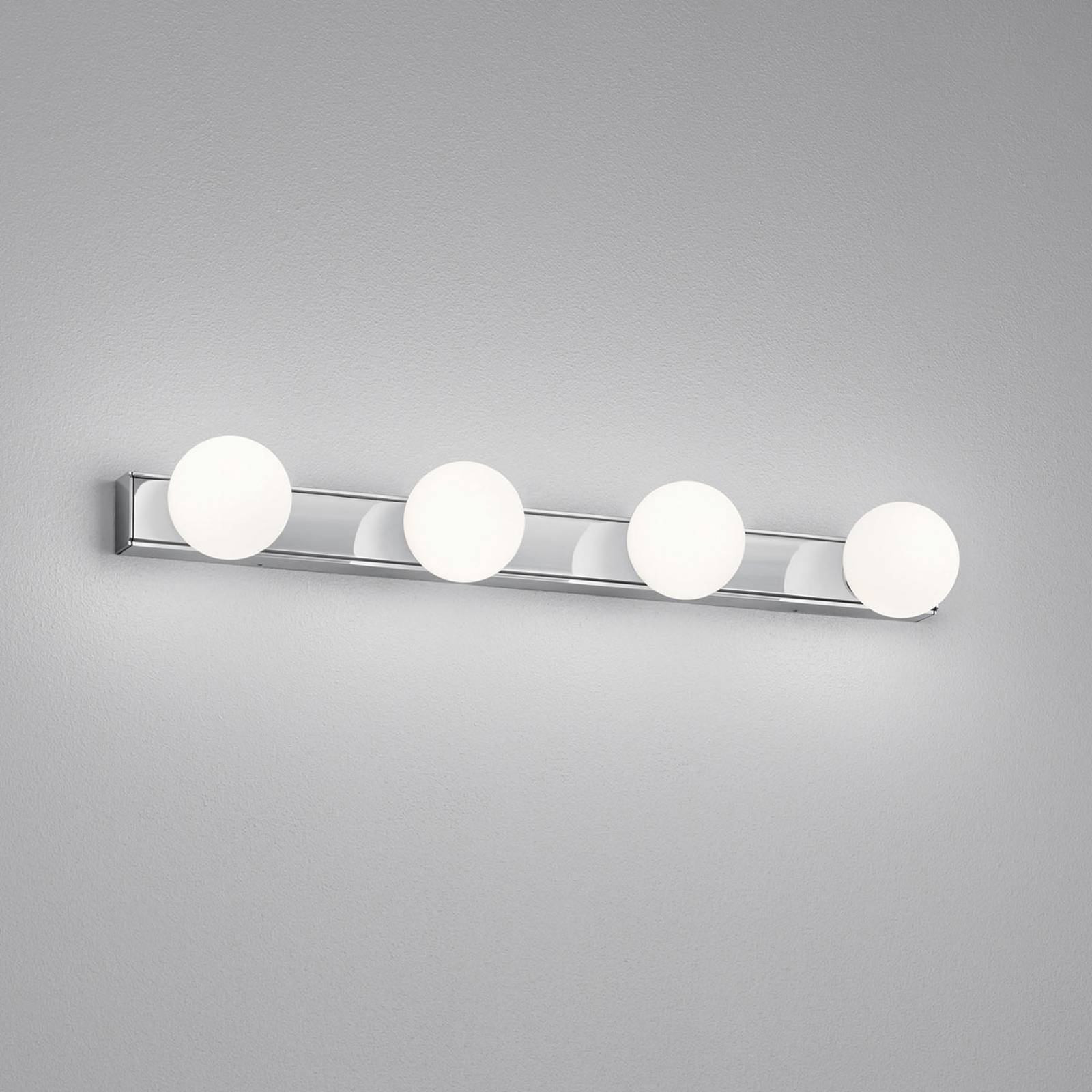 Helestra Lis LED-Spiegelleuchte, vierflammig Helestra Lis LED-Spiegelleuchte, vierflammig von Helestra
