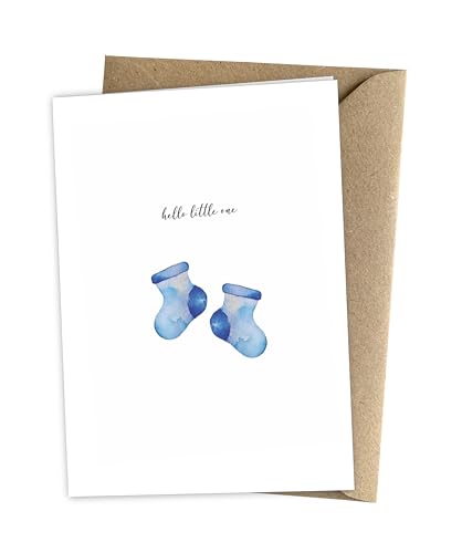 Herzfunkeln® Glückwunschkarte zur Geburt für Jungen mit blauer Baby-Socke in DIN A6 - Hello little one - Karte zur Geburt als Geschenk für Eltern - Umschlag aus Recyclingpapier von Herzfunkeln