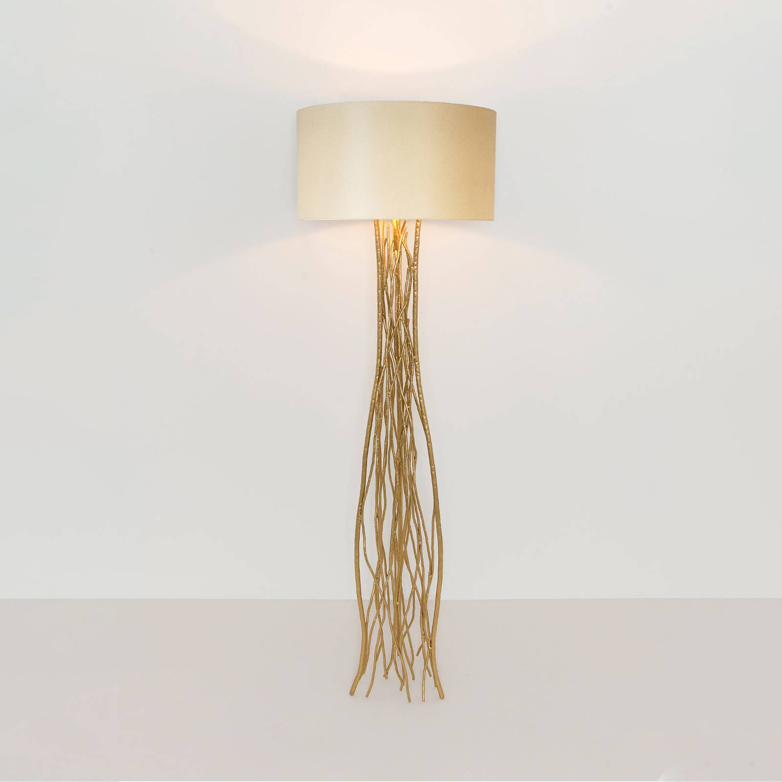 Stehleuchte Capri, gold/ecru, Höhe 155 cm, Eisen gehämmert Stehleuchte Capri, gold/ecru, Höhe 155 cm, Eisen gehämmert von Holländer
