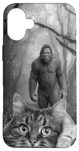 Lustiges Katzen-Selfie mit Bigfoot UFO | Lustige Sasquatch-Katze Hülle für iPhone 16 Plus Lustiges Katzen-Selfie mit Bigfoot UFO | Lustige Sasquatch-Katze Hülle für iPhone 16 Plus von IVRY