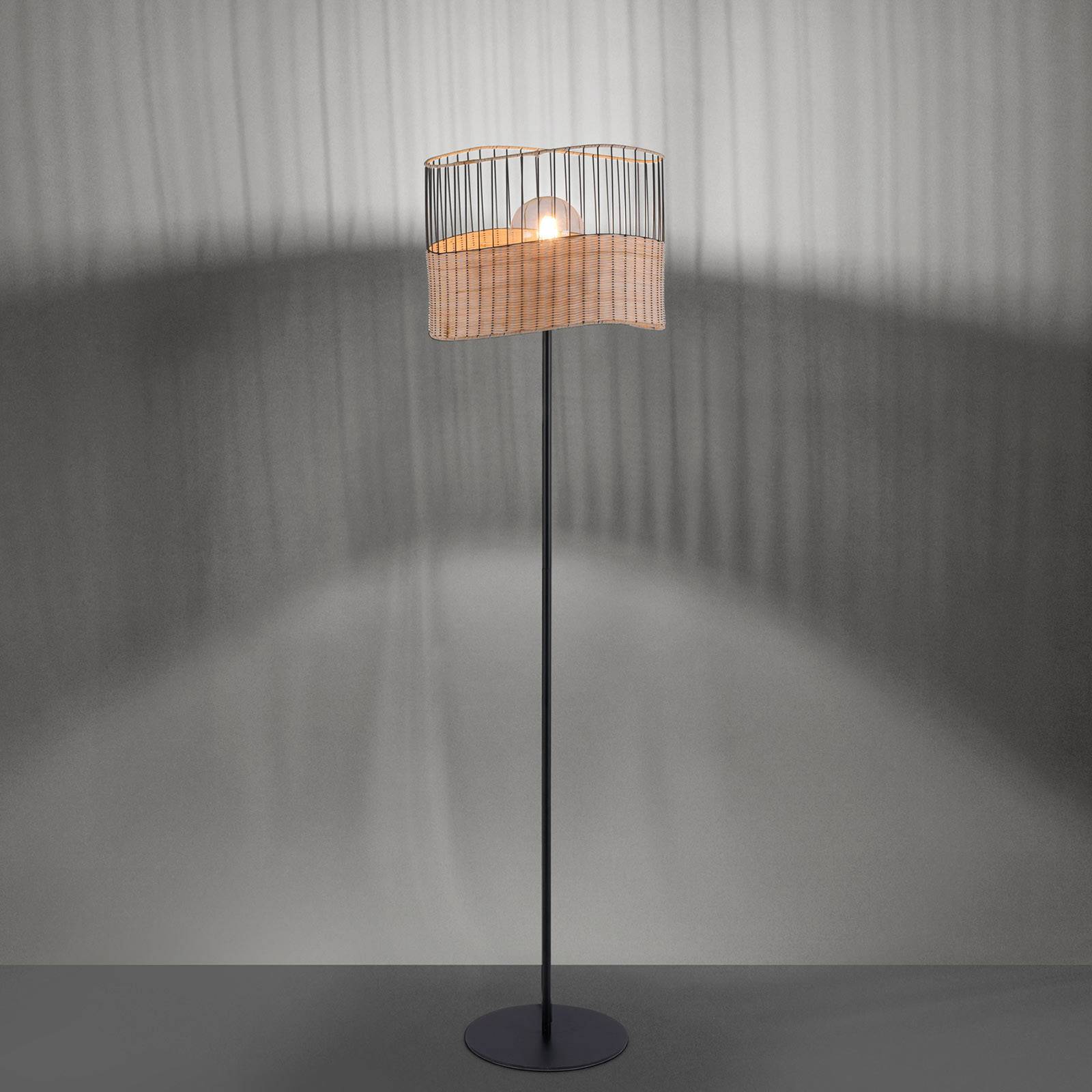 Stehleuchte Reed aus Holz und Metall Stehleuchte Reed aus Holz und Metall von JUST LIGHT.