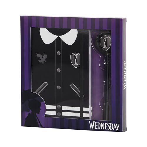 Karactermania Wednesday Varsity-Geschenkbox mit Tagebuch und Fashion Kugelschreiber, Schwarz von KARACTERMANIA