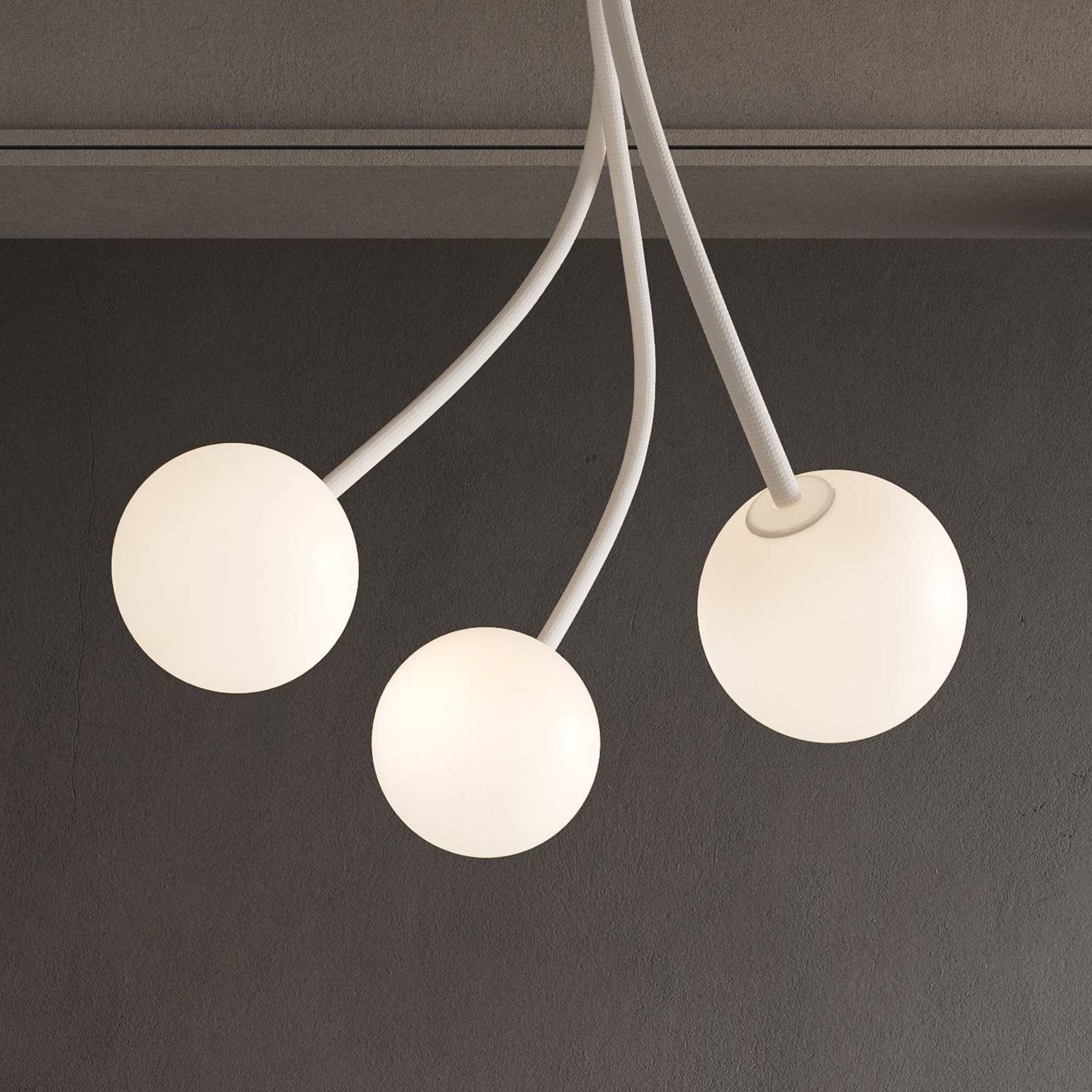 Karman Deckenlampe Moony, weiß, 3-flammig, Höhe 150 cm, Glas Karman Deckenlampe Moony, weiß, 3-flammig, Höhe 150 cm, Glas von Karman