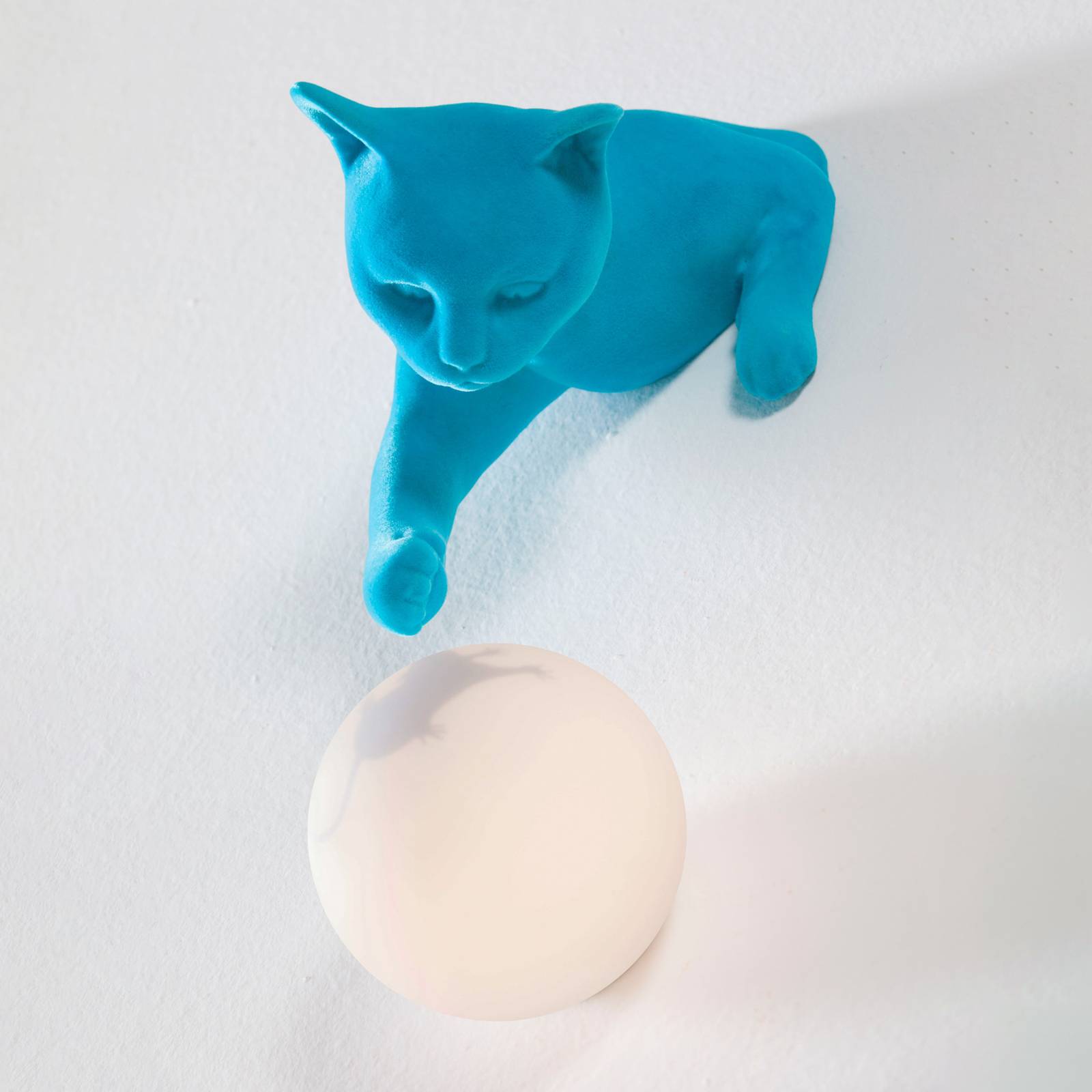 Karman Wandleuchte Maoo, Keramik hellblau, Glas, Katzenfigur Karman Wandleuchte Maoo, Keramik hellblau, Glas, Katzenfigur von Karman