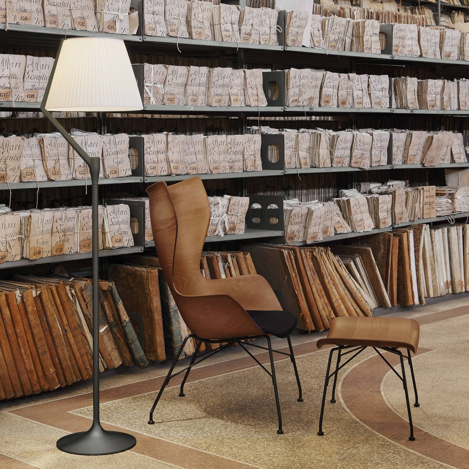 Kartell Angelo Stone LED-Stehleuchte, titan Kartell Angelo Stone LED-Stehleuchte, titan von Kartell