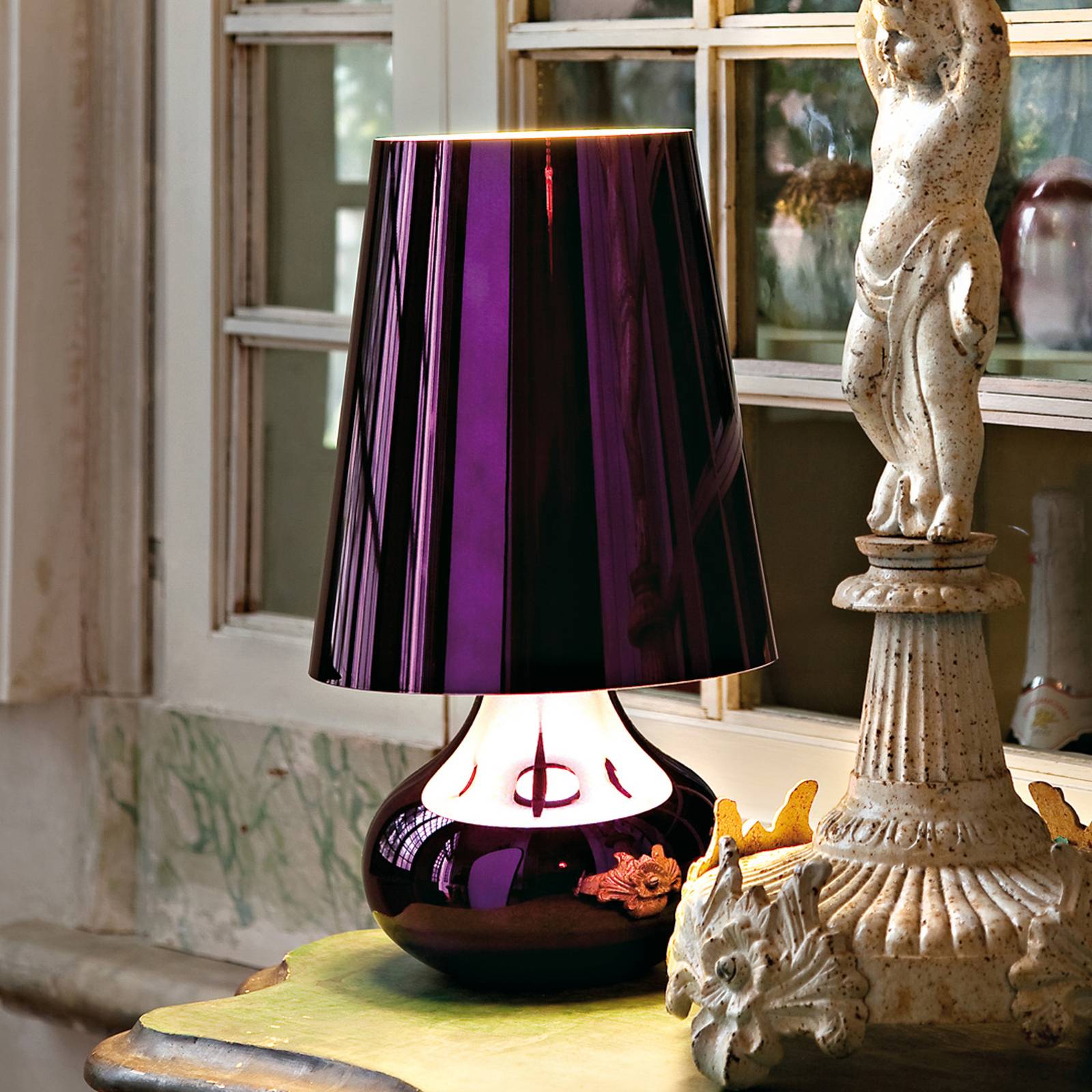 Kartell Cindy LED-Tischleuchte, violett metallic von Kartell