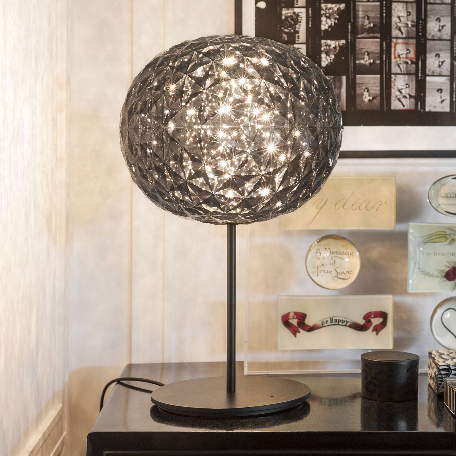 Kartell Planet LED-Tischlampe mit Fuß, rauchgrau Kartell Planet LED-Tischlampe mit Fuß, rauchgrau von Kartell
