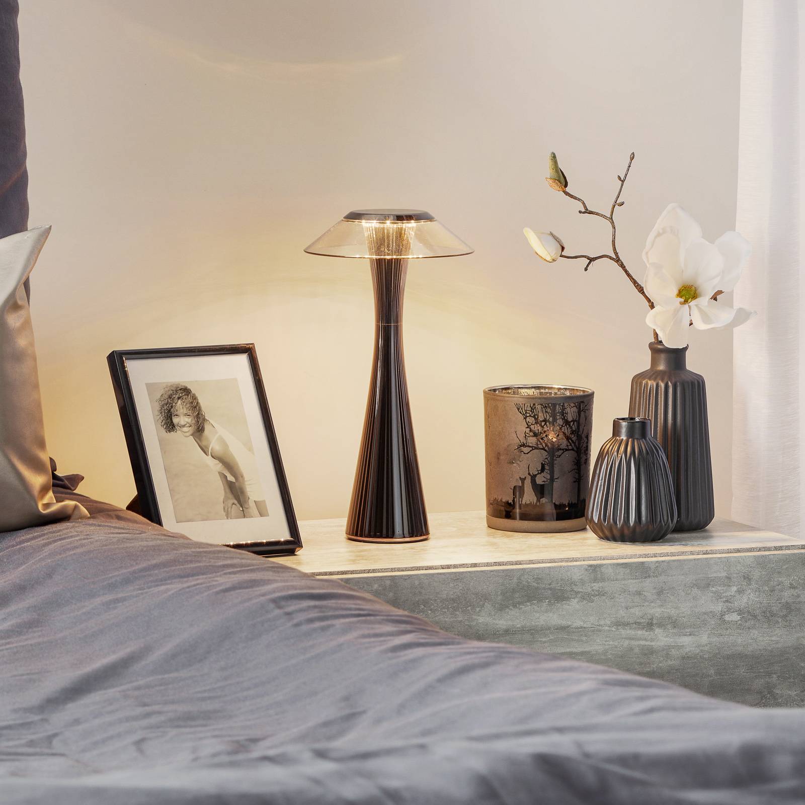 Kartell Space - LED-Designer-Tischleuchte, titan Kartell Space - LED-Designer-Tischleuchte, titan von Kartell