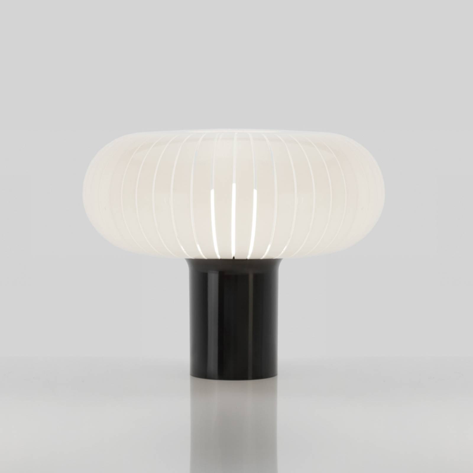 Kartell Tischleuchte Teresa, schwarz/weiß, Ø 50 cm, PMMA von Kartell