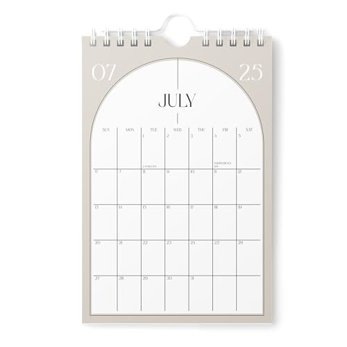 Karto Mini Wandkalender 2025-2026 - Vertikal 6x9 Zoll Juli 2025 bis Dezember 2026 - Klein, vielseitig und einfach planend mit dem Aesthetic Desk Monatskalender - Boho Beige Karto Mini Wandkalender 2025-2026 - Vertikal 6x9 Zoll Juli 2025 bis Dezember 2026 - Klein, vielseitig und einfach planend mit dem Aesthetic Desk Monatskalender - Boho Beige von Karto