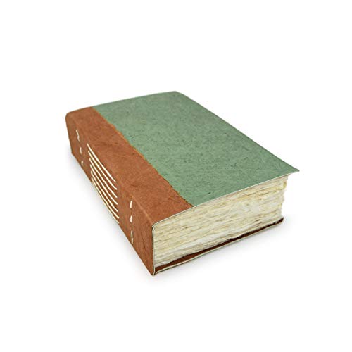 Nepali Wayfinder Journal mit extra dickem, handgefertigtem Lokta-Papier, 12,7 x 20,3 cm, persönliches Schreiben, Büro, Notizbuch, Skizzenbuch, hergestellt in Nepal, Salbei, klein Nepali Wayfinder Journal mit extra dickem, handgefertigtem Lokta-Papier, 12,7 x 20,3 cm, persönliches Schreiben, Büro, Notizbuch, Skizzenbuch, hergestellt in Nepal, Salbei, klein von Kathmandu Valley Co.
