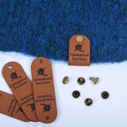Personalisierte, gefaltete Etiketten mit Ihrem Logo und Niete, Nietenetiketten, Kunstleder mit Ihrem Logo und Text zum Stricken, 40 Stück von Keruidian