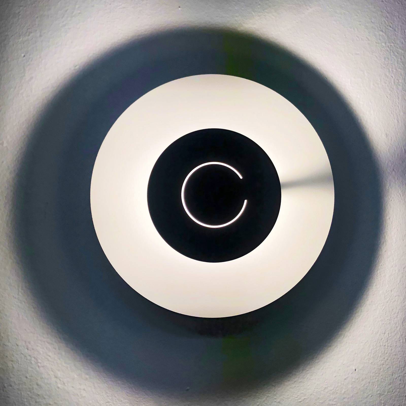 Knikerboker DoppioZero Wandlampe, weiß/schwarz Knikerboker DoppioZero Wandlampe, weiß/schwarz von Knikerboker