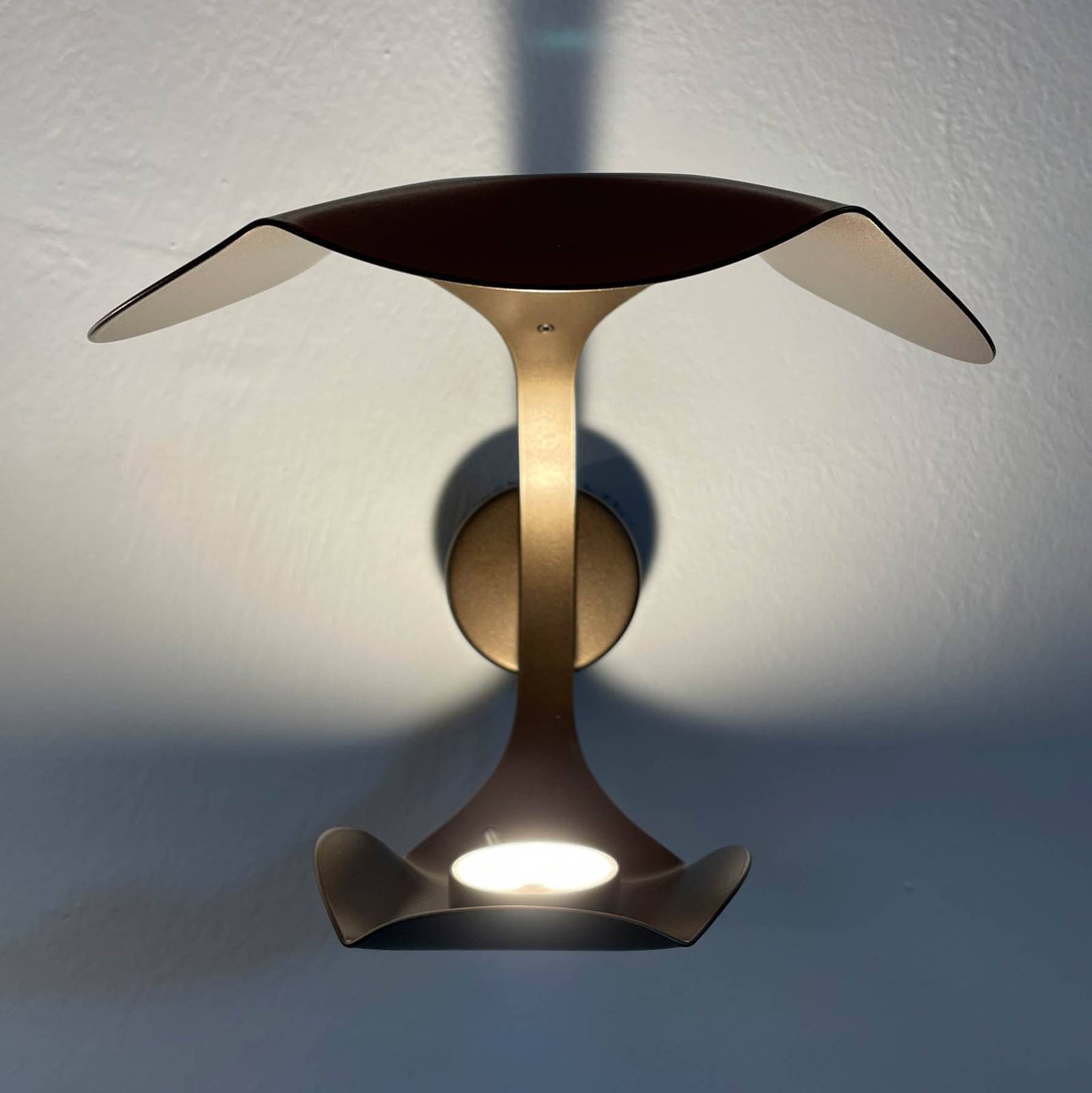 Knikerboker Le Gigine LED-Wandleuchte, kaffee Knikerboker Le Gigine LED-Wandleuchte, kaffee von Knikerboker