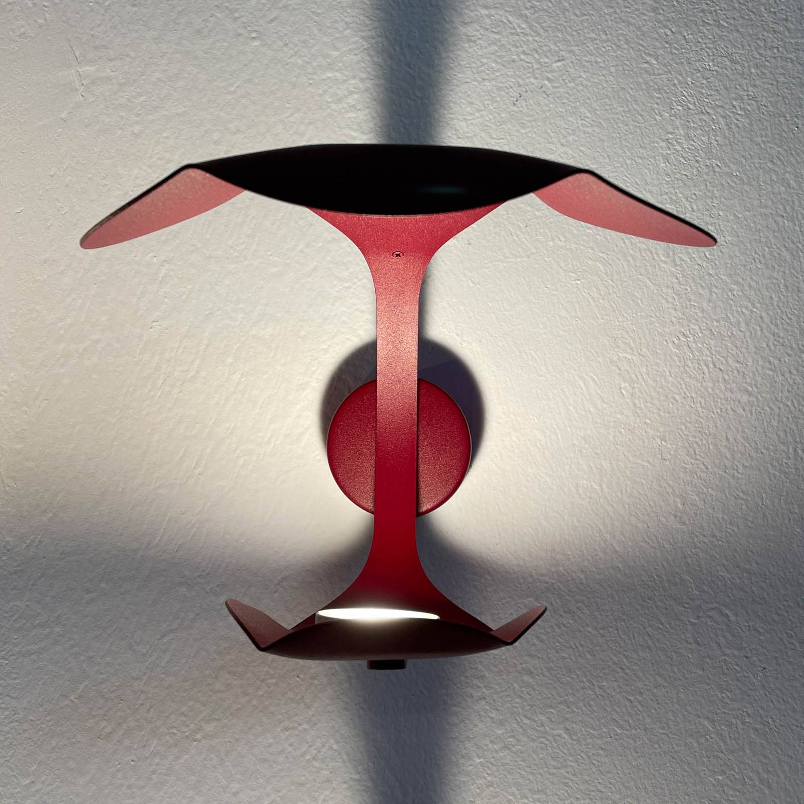 Knikerboker Le Gigine LED-Wandleuchte, rot Knikerboker Le Gigine LED-Wandleuchte, rot von Knikerboker