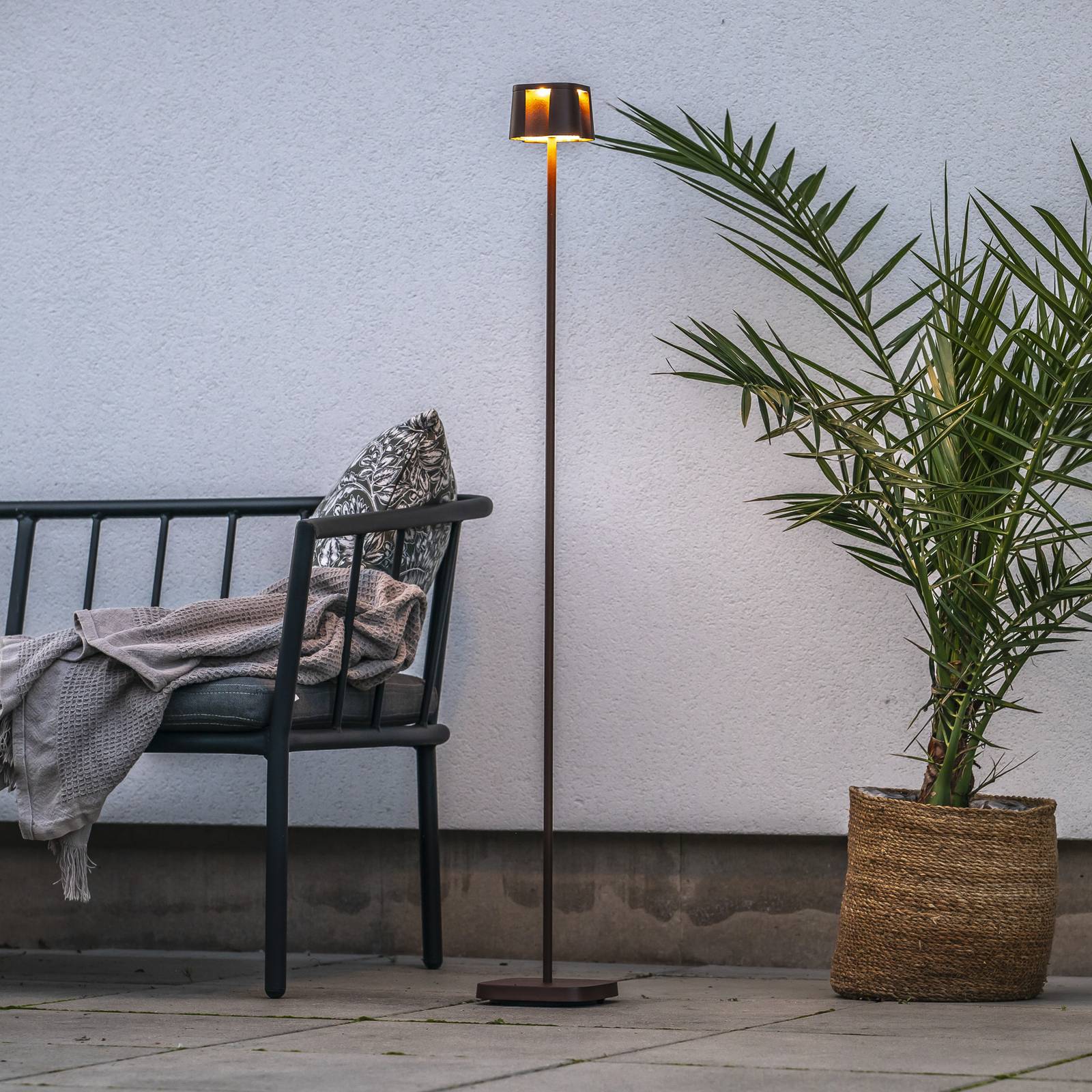 LED-Akku-Stehlampe Nice, rostfarben, Alu, IP54, Dimmer, CCT LED-Akku-Stehlampe Nice, rostfarben, Alu, IP54, Dimmer, CCT von Konstsmide