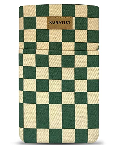 Kuratist Handy-Tasche 'AHOI' - Universell kompatibel z.B. iPhone 15/14/13 or Pro, Galaxy S24/S23, Xiaomi 14/13 - Handgefertigt aus Baumwoll-Canvas - Mit Schutzklappe - Green Checkers Kuratist Handy-Tasche 'AHOI' - Universell kompatibel z.B. iPhone 15/14/13 or Pro, Galaxy S24/S23, Xiaomi 14/13 - Handgefertigt aus Baumwoll-Canvas - Mit Schutzklappe - Green Checkers von Kuratist