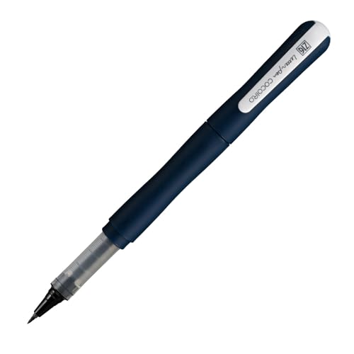 Kuretake Zig Letter Pen Cocoiro, Body Color Deep Blue and Refill Black, Refillable Marking Pen, with Flexible Extrafine Brush Tip, Made in Japan Kuretake Zig Letter Pen Cocoiro, Body Color Deep Blue and Refill Black, Refillable Marking Pen, with Flexible Extrafine Brush Tip, Made in Japan von Kuretake