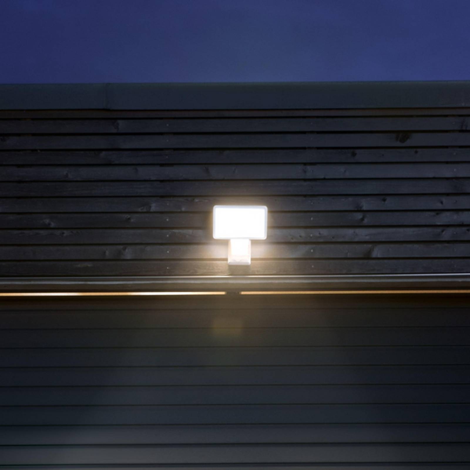 LEDVANCE Endura Pro Flood Sensor LED-Spot 15W weiß LEDVANCE Endura Pro Flood Sensor LED-Spot 15W weiß von LEDVANCE