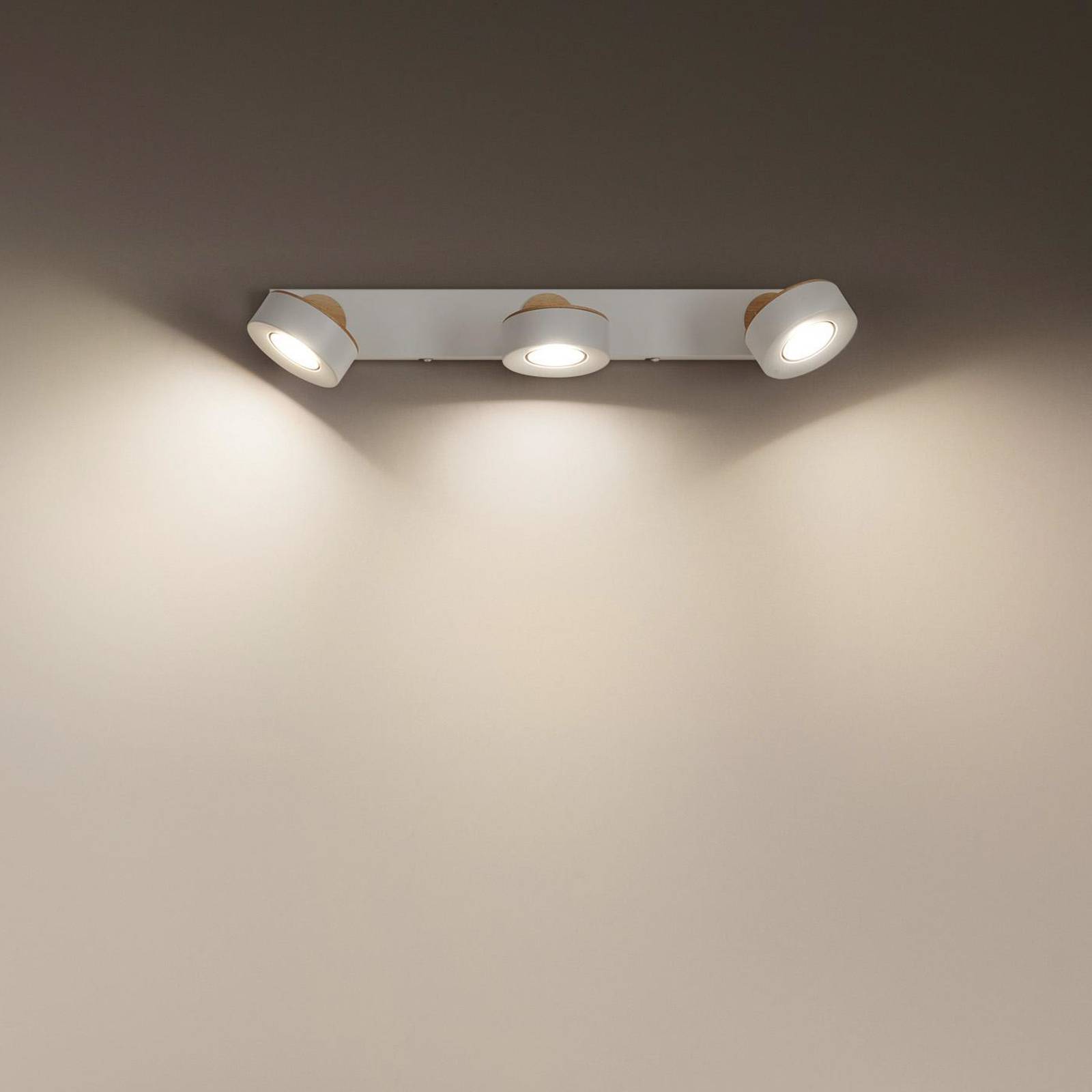 LEDVANCE LED-Deckenspot Pluto, Stahl, Holz, 3-fl., weiß LEDVANCE LED-Deckenspot Pluto, Stahl, Holz, 3-fl., weiß von LEDVANCE
