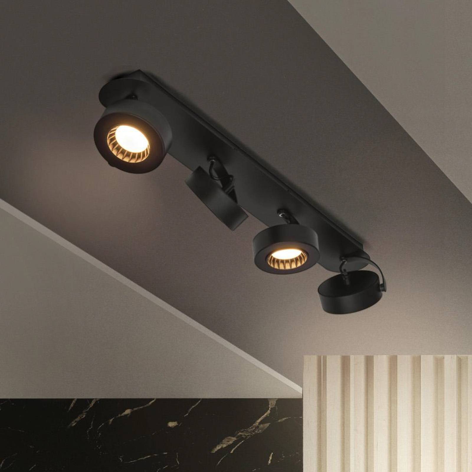 LEDVANCE LED-Deckenstrahler Venus, 3.000 K, 3-fl., schwarz LEDVANCE LED-Deckenstrahler Venus, 3.000 K, 3-fl., schwarz von LEDVANCE