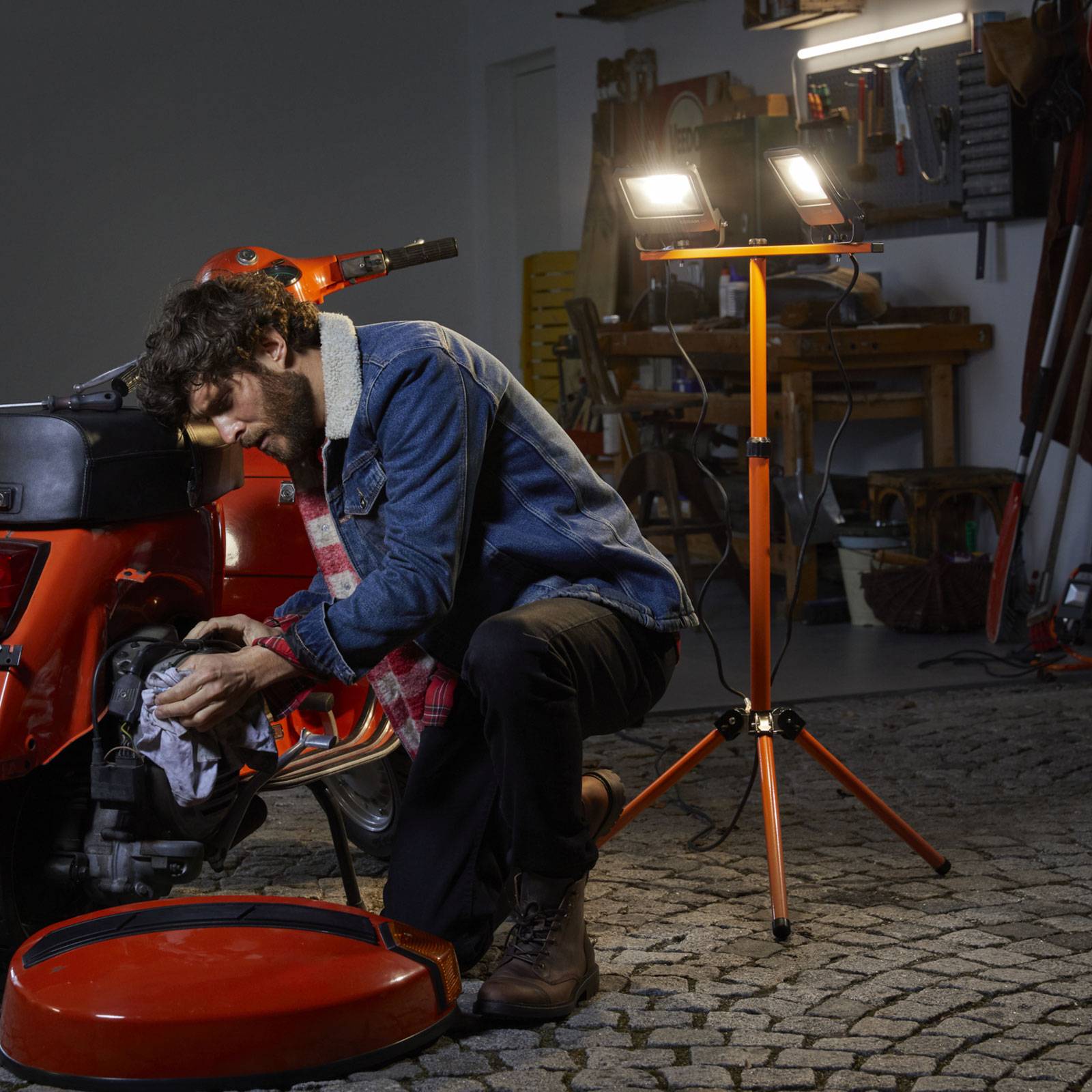 LEDVANCE Worklight LED-Baustrahler m. Stativ 2x50W LEDVANCE Worklight LED-Baustrahler m. Stativ 2x50W von LEDVANCE