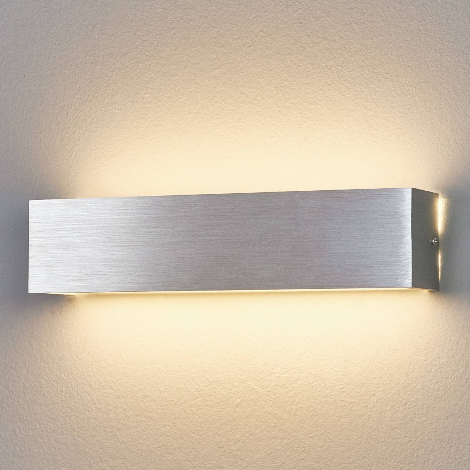 Alufarbene LED-Wandleuchte Ranik von LINDBY