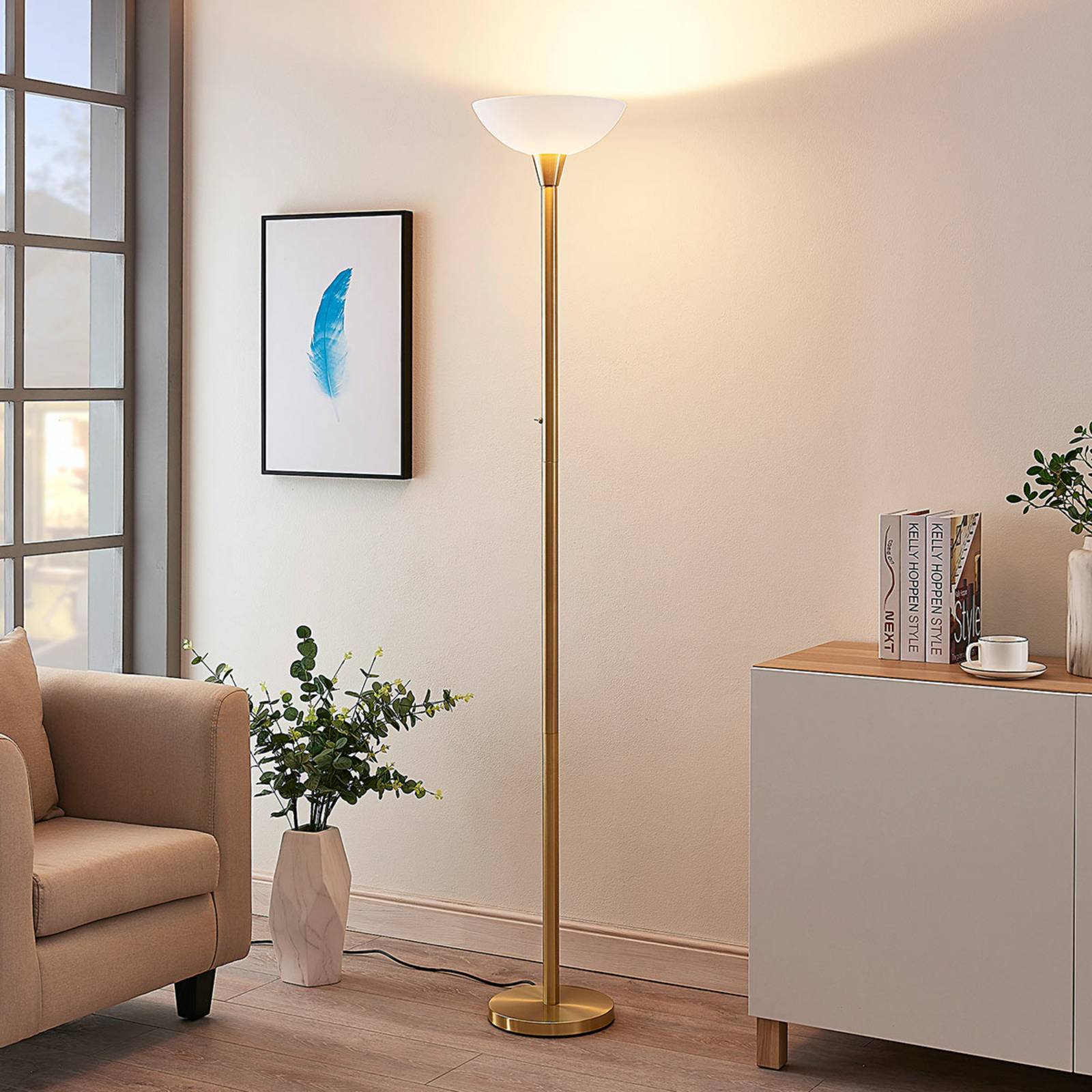 Lindby Stehlampe Ignacia, messingfarben, Glas, 180 cm, E27 Lindby Stehlampe Ignacia, messingfarben, Glas, 180 cm, E27 von LINDBY