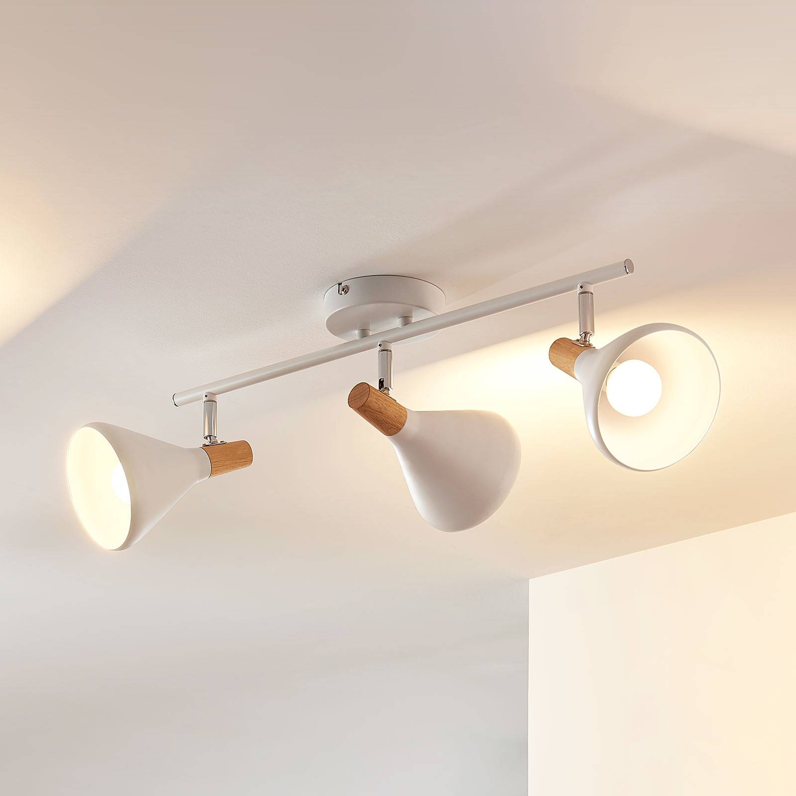 Lindby Deckenleuchte Arina, 53 cm, weiß, 3-flammig, E14 Lindby Deckenleuchte Arina, 53 cm, weiß, 3-flammig, E14 von LINDBY