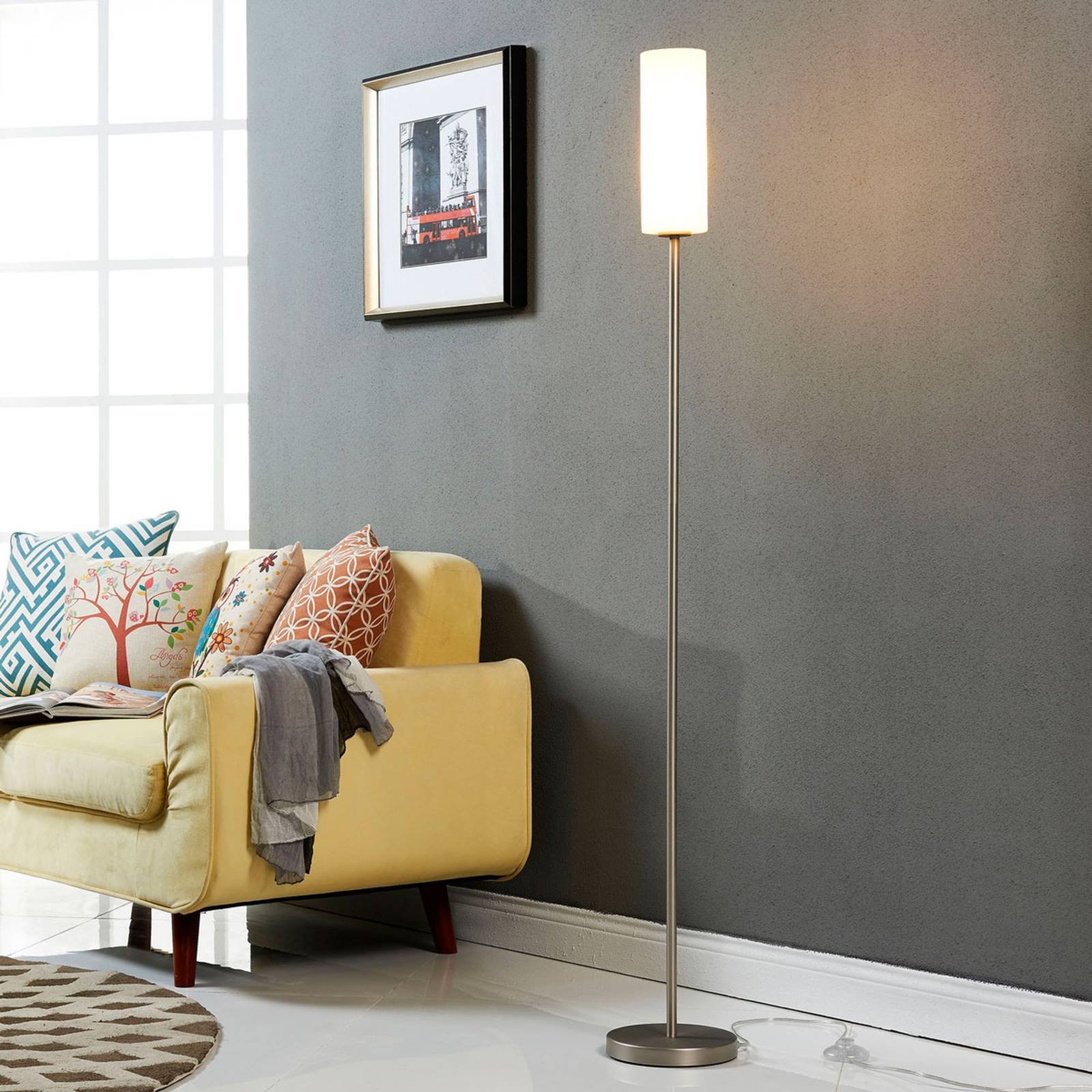 Lindby Stehlampe Vinsta, Höhe 153 cm, weiß, Glas, Metall Lindby Stehlampe Vinsta, Höhe 153 cm, weiß, Glas, Metall von LINDBY