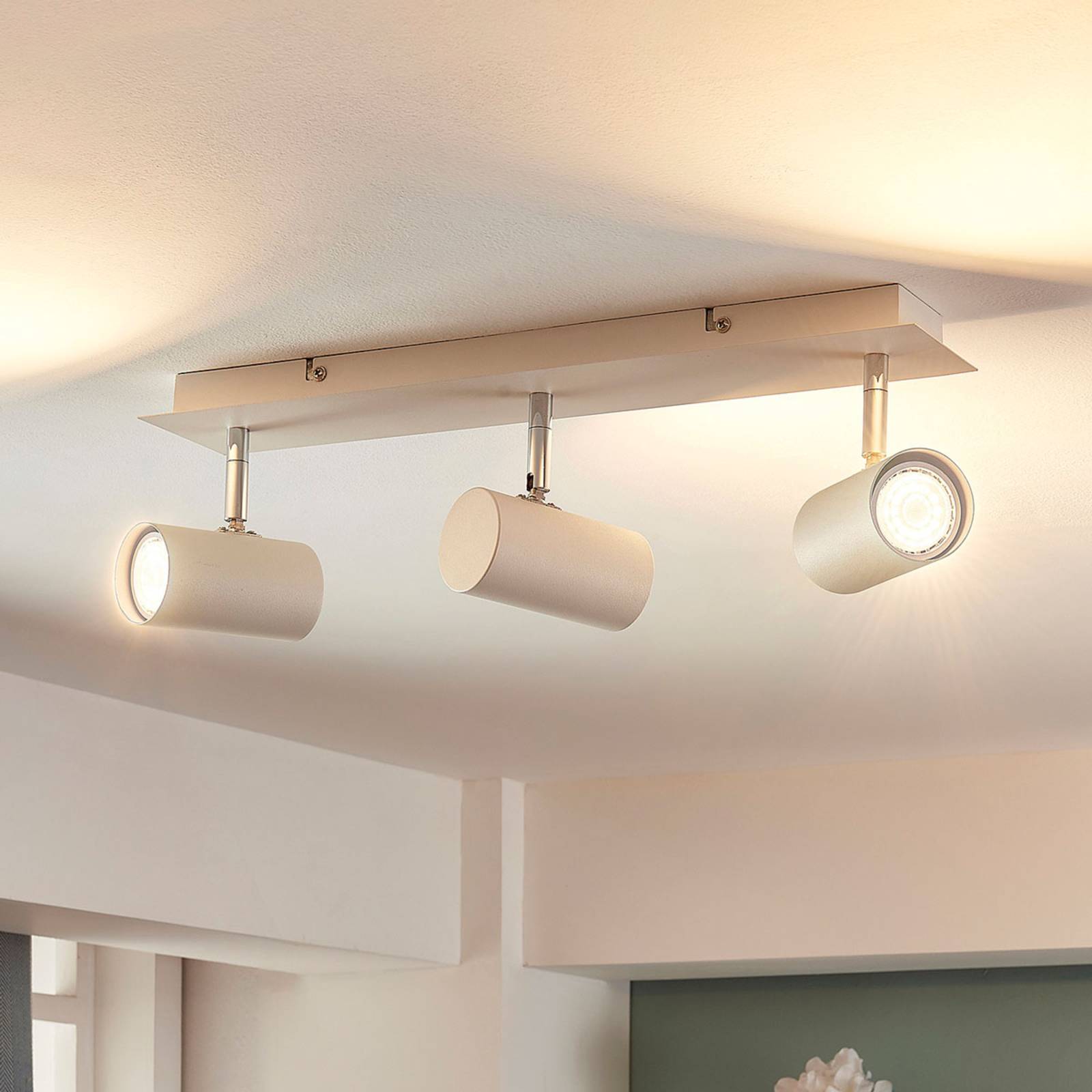 Dreiflammige Deckenlampe Iluk in Weiß Dreiflammige Deckenlampe Iluk in Weiß von LINDBY