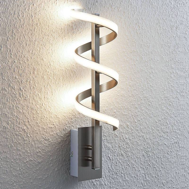 Gedrehte LED-Wandleuchte Pierre von LINDBY