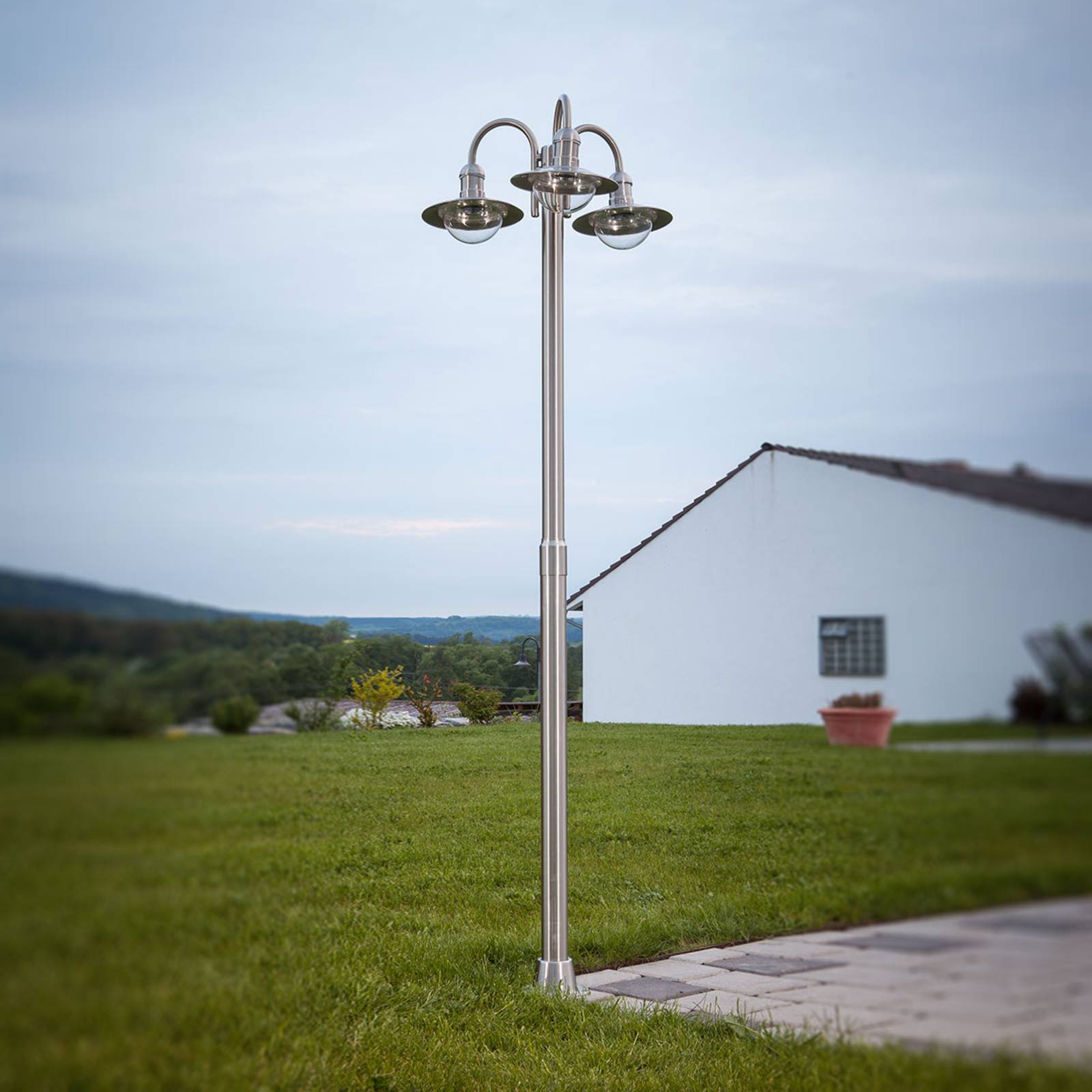 Lindby Außenleuchte Damion, 200 cm, 3-flammig, E27, IP44 Lindby Außenleuchte Damion, 200 cm, 3-flammig, E27, IP44 von LINDBY
