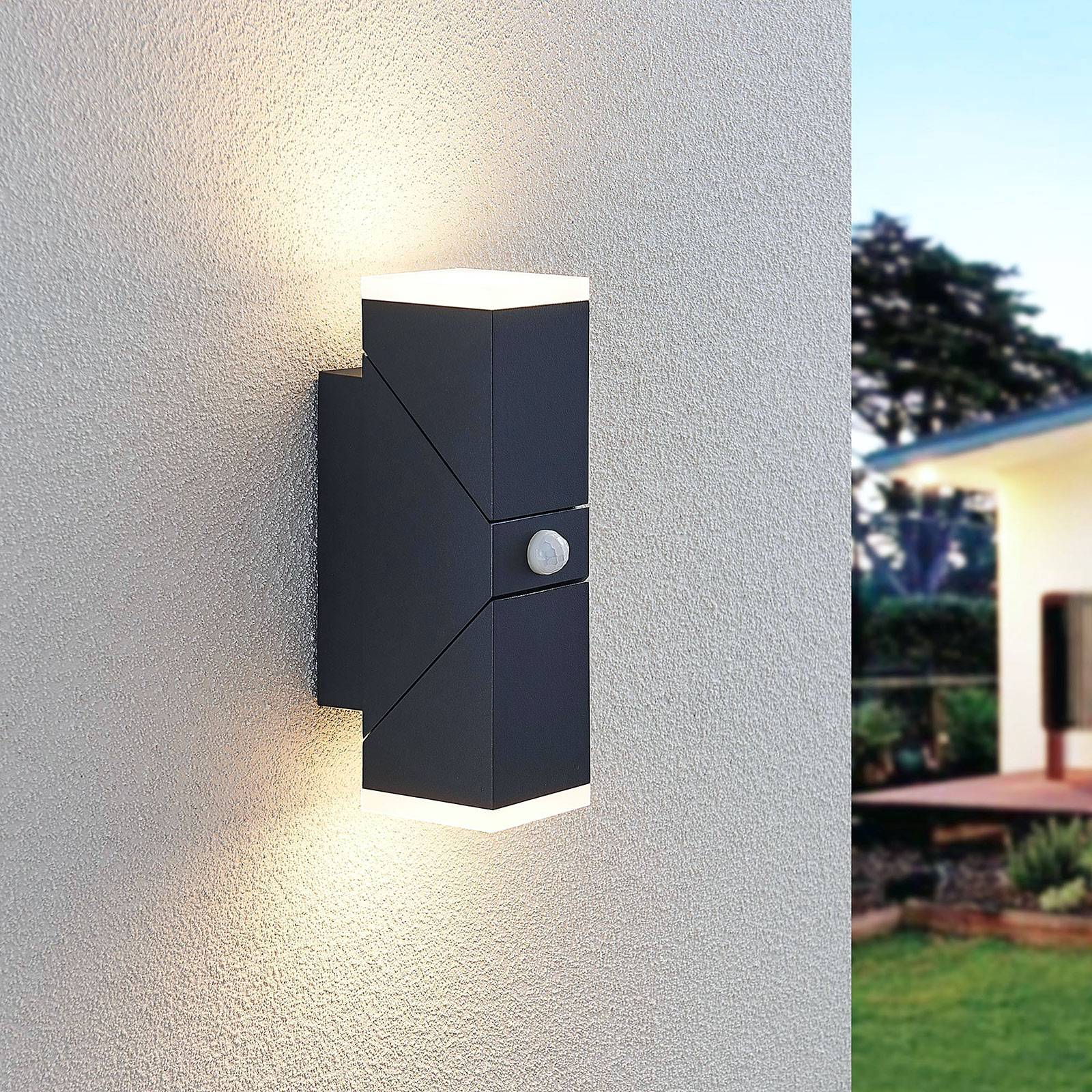 Lindby LED-Wandleuchte Sally, 22 cm, anthrazit, IP54, Sensor Lindby LED-Wandleuchte Sally, 22 cm, anthrazit, IP54, Sensor von LINDBY