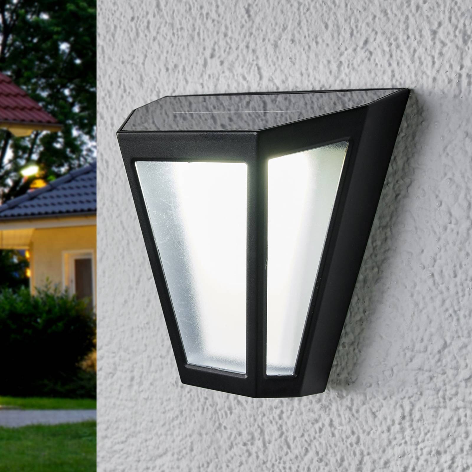 LED-Solarwandleuchte Yago, gefrosteter Schirm LED-Solarwandleuchte Yago, gefrosteter Schirm von LINDBY