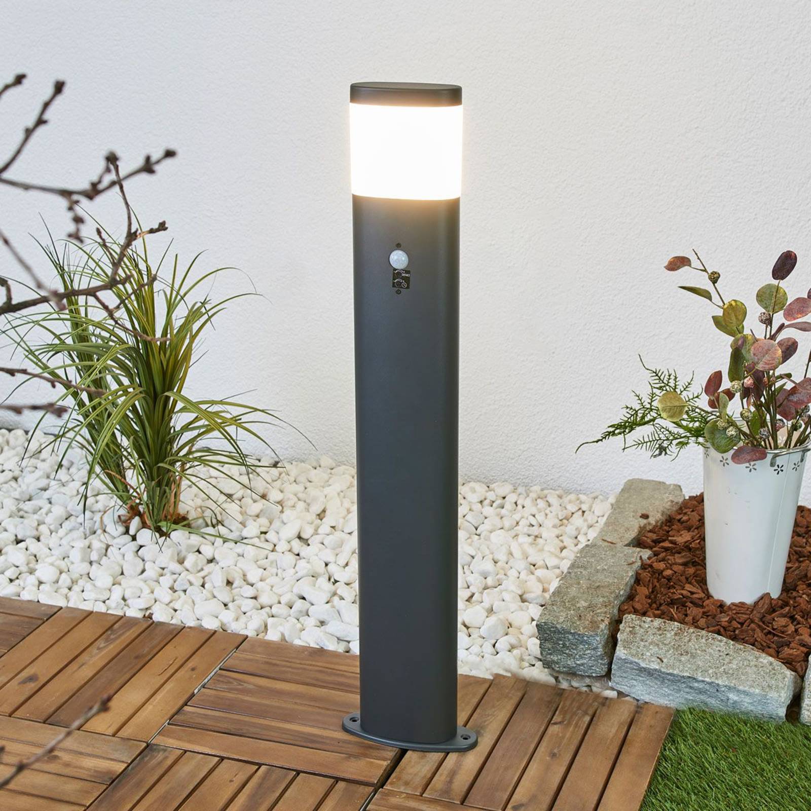 Lindby LED-Wegeleuchte Marius, 80 cm, anthrazit, Sensor Lindby LED-Wegeleuchte Marius, 80 cm, anthrazit, Sensor von LINDBY