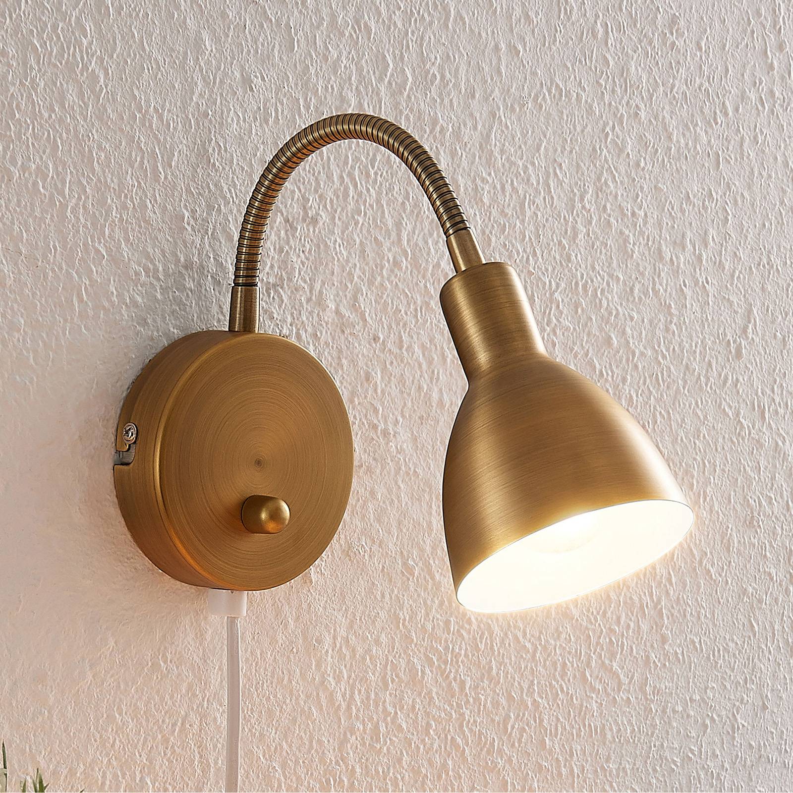 Lindby Wandlampe Amrei, altmessing, 42 cm, Stecker, dimmbar Lindby Wandlampe Amrei, altmessing, 42 cm, Stecker, dimmbar von LINDBY