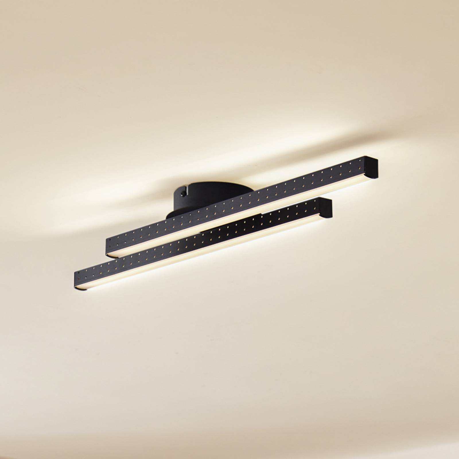 Lindby LED-Deckenleuchte Aurendor, 60 cm, schwarz, Metall Lindby LED-Deckenleuchte Aurendor, 60 cm, schwarz, Metall von LINDBY