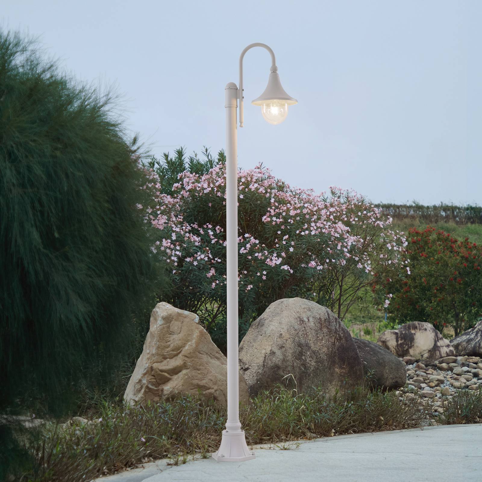 Lindby Außenleuchte Daphne, 220 cm, weiß, Metall, E27 Lindby Außenleuchte Daphne, 220 cm, weiß, Metall, E27 von LINDBY